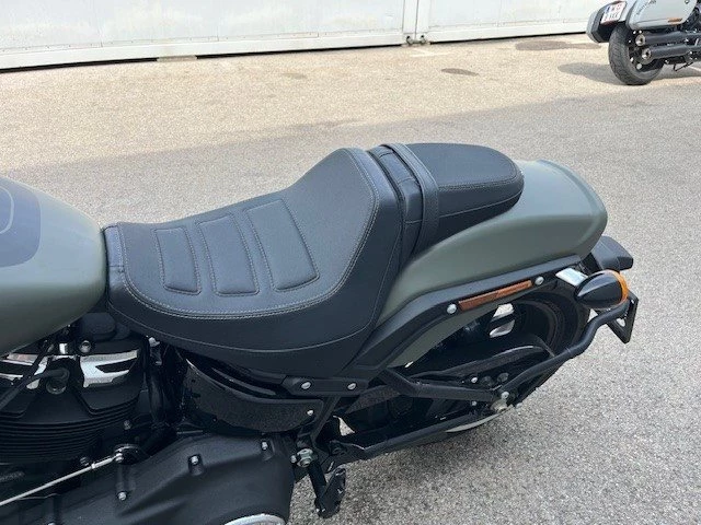 Harley-Davidson Softail Fat Bob 114 FXFBS (Deadwood Green Denim) - Bild 10
