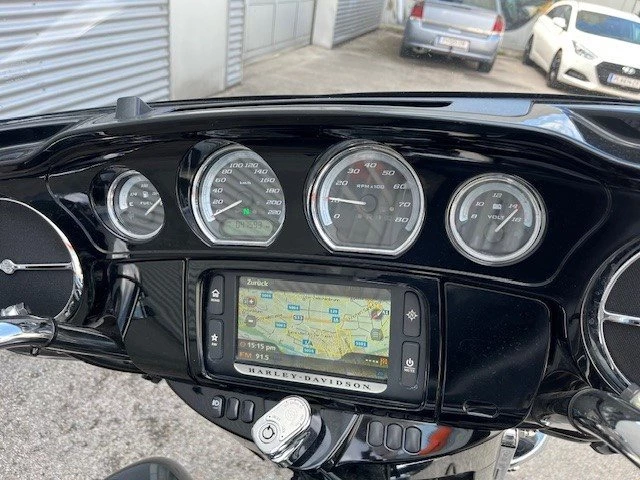 Harley-Davidson Touring Electra Glide Ultra Limited FLHTK (Vivid Black) - Bild 13