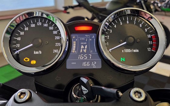 Gebrauchtmotorrad Kawasaki Z900 RS - Bild 4