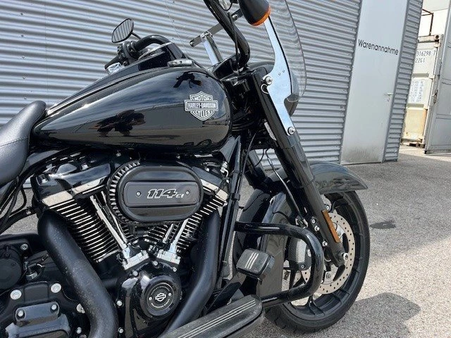 Harley-Davidson Touring Road King Special FLHRXS (Vivid Black) - Bild 3
