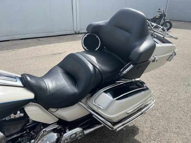 Harley-Davidson Electra Glide Ultra Classic FLHTCU (Birch White/Midnight Pearl) - Bild 10