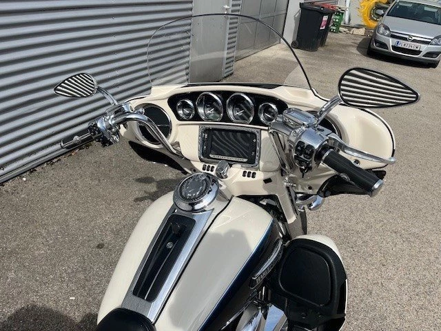 Harley-Davidson Electra Glide Ultra Classic FLHTCU (Birch White/Midnight Pearl) - Bild 4