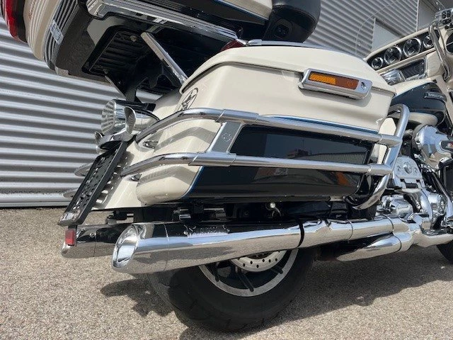 Harley-Davidson Electra Glide Ultra Classic FLHTCU (Birch White/Midnight Pearl) - Bild 7