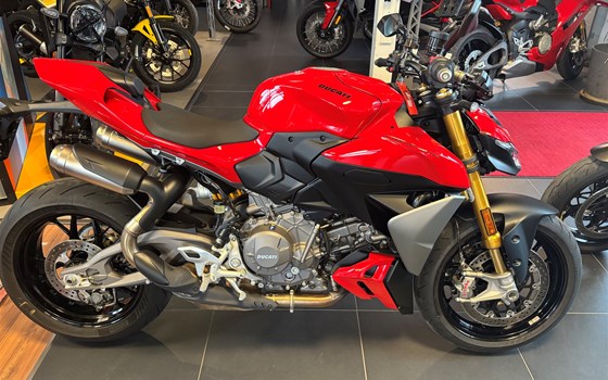 Gebrauchtmotorrad Ducati Streetfighter V2 S - Bild 1 Gebrauchtmotorrad Ducati Streetfighter V2 S - Bild 1