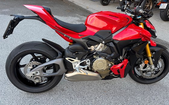Gebrauchtmotorrad Ducati Streetfighter V4 S - Bild 1 Gebrauchtmotorrad Ducati Streetfighter V4 S - Bild 1