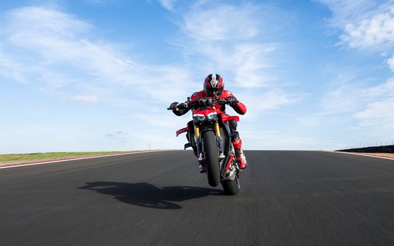 Gebrauchtmotorrad Ducati Streetfighter V4 S - Bild 2 Gebrauchtmotorrad Ducati Streetfighter V4 S - Bild 2