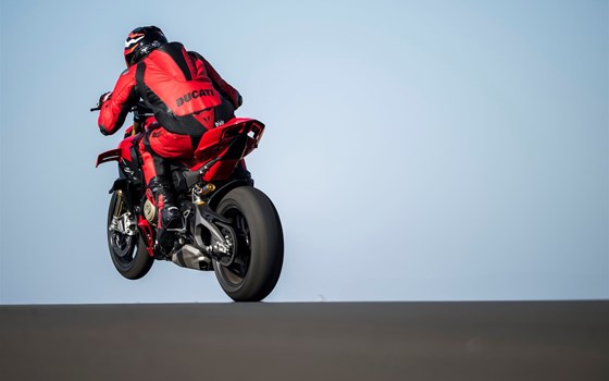 Gebrauchtmotorrad Ducati Streetfighter V4 S - Bild 8 Gebrauchtmotorrad Ducati Streetfighter V4 S - Bild 8