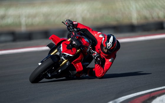 Gebrauchtmotorrad Ducati Streetfighter V4 S - Bild 9 Gebrauchtmotorrad Ducati Streetfighter V4 S - Bild 9