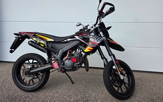 Gebrauchtmotorrad Derbi Senda DRD Racing 50 SM - Bild 2 Gebrauchtmotorrad Derbi Senda DRD Racing 50 SM - Bild 2