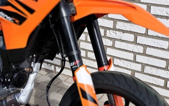 Gebrauchtmotorrad KTM 125 SMC R - Bild 2