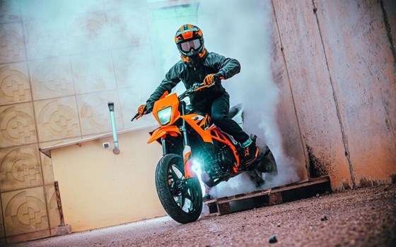 Gebrauchtmotorrad KTM 125 SMC R - Bild 3