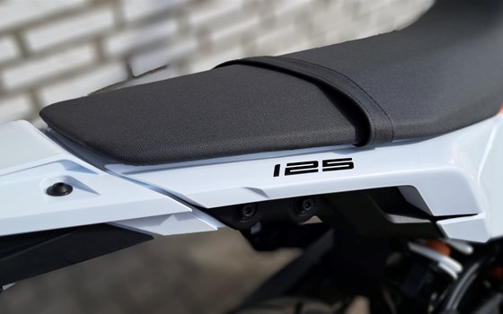 Gebrauchtmotorrad KTM 125 SMC R - Bild 6