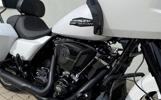 Gebrauchtmotorrad Harley-Davidson Road Glide FLTRX - Bild 6 Gebrauchtmotorrad Harley-Davidson Road Glide FLTRX - Bild 6