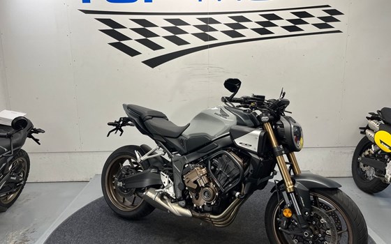 Gebrauchtmotorrad Honda CB650R E-Clutch - Bild 1