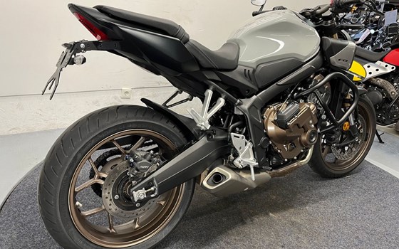 Gebrauchtmotorrad Honda CB650R E-Clutch - Bild 12