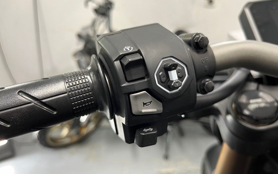 Gebrauchtmotorrad Honda CB650R E-Clutch - Bild 8