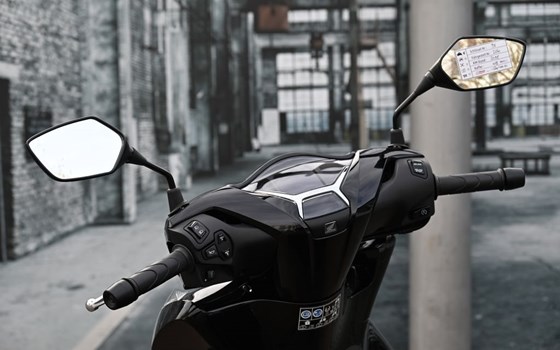 Gebrauchtmotorrad Honda SH125i - Bild 9