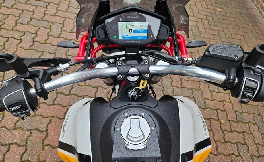 Offer Moto Guzzi V85 TT Evoactive Graphics Bild 8: Offer Moto Guzzi V85 TT Evoactive Graphics