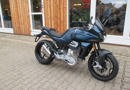 Neumotorrad Moto Guzzi V100 Mandello