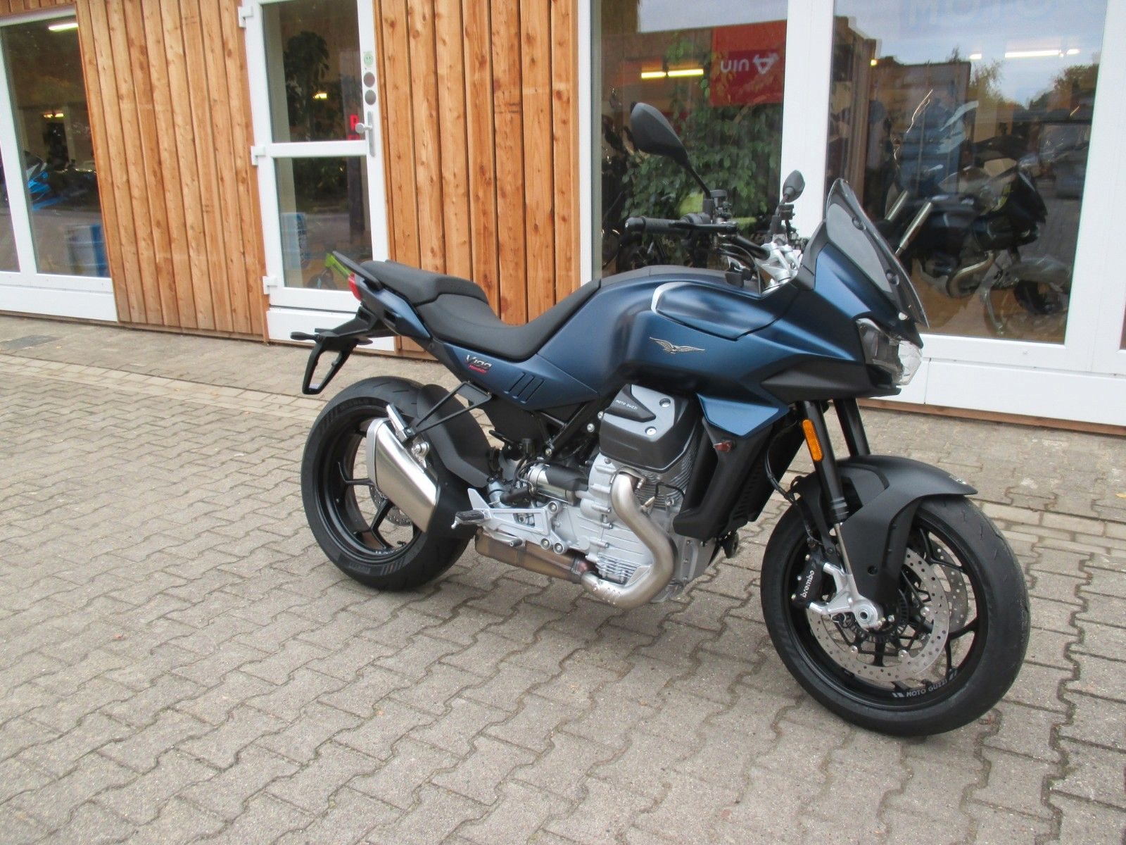 Moto Guzzi V100 Mandello<br />E5+ Blue Oceano 2025