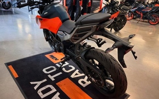 Neufahrzeug KTM 125 Duke - Bild 8
