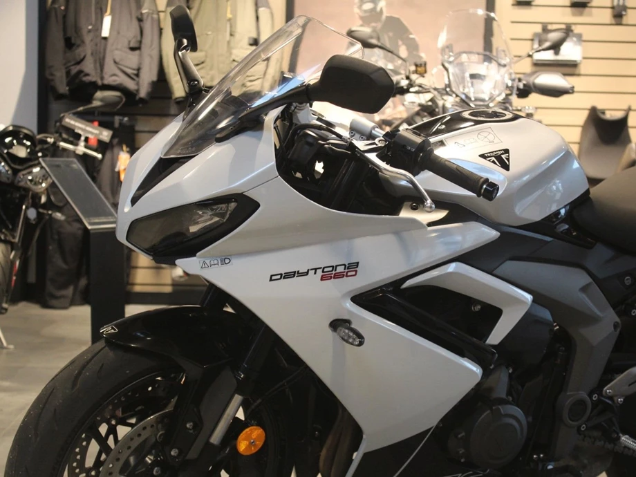Angebot Triumph Daytona 660 Bild 2: Angebot Triumph Daytona 660