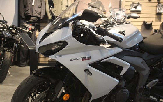 Gebrauchtmotorrad Triumph Daytona 660 - Bild 2