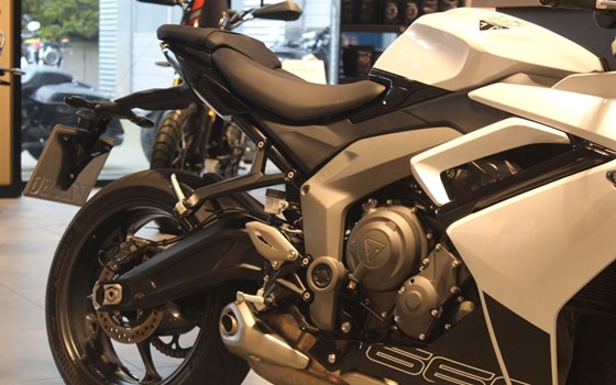 Gebrauchtmotorrad Triumph Daytona 660 - Bild 4