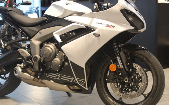 Gebrauchtmotorrad Triumph Daytona 660 - Bild 5