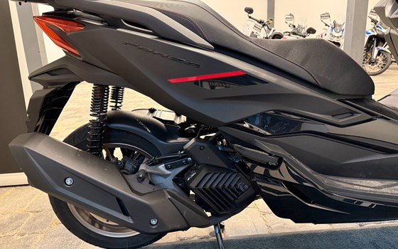 Gebrauchtmotorrad Honda Forza 125 - Bild 7