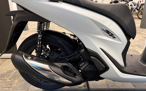 Gebrauchtmotorrad Honda SH125i - Bild 7