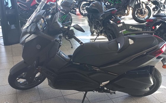 Neufahrzeug Yamaha XMAX 300 Tech MAX+ - Bild 3 Neufahrzeug Yamaha XMAX 300 Tech MAX+ - Bild 3