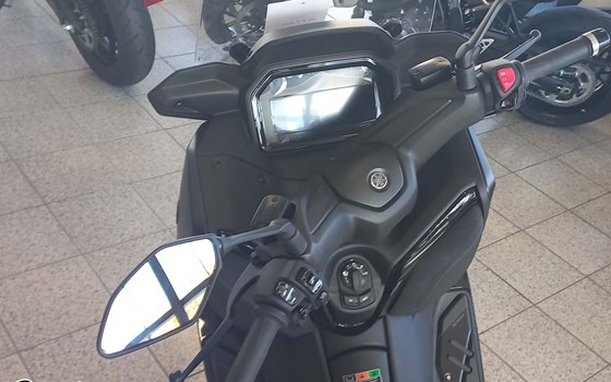 Neufahrzeug Yamaha XMAX 300 Tech MAX+ - Bild 4 Neufahrzeug Yamaha XMAX 300 Tech MAX+ - Bild 4
