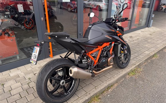 Gebrauchtmotorrad KTM 1390 Super Duke R EVO - Bild 3 Gebrauchtmotorrad KTM 1390 Super Duke R EVO - Bild 3