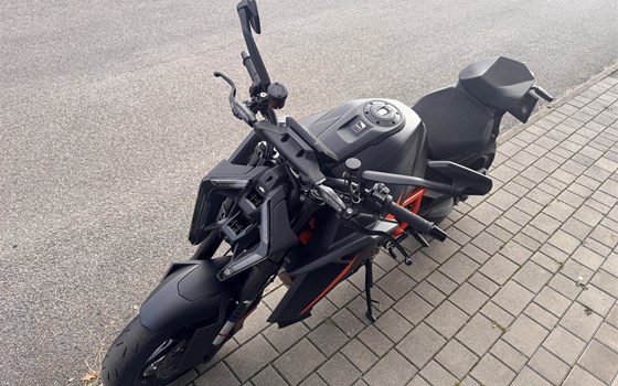 Gebrauchtmotorrad KTM 1390 Super Duke R EVO - Bild 5 Gebrauchtmotorrad KTM 1390 Super Duke R EVO - Bild 5