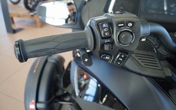 Gebrauchtmotorrad Can-Am Spyder RT-S - Bild 14