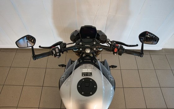 Gebrauchtmotorrad Triumph Speed Triple 1200 RS - Bild 10