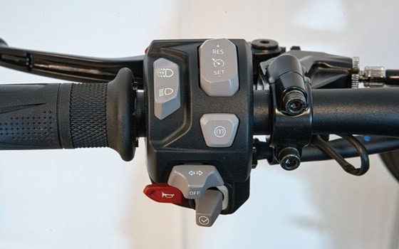 Gebrauchtmotorrad Triumph Speed Triple 1200 RS - Bild 13