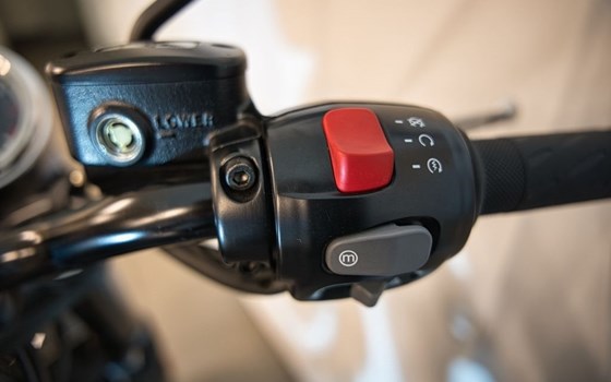 Gebrauchtmotorrad Triumph Bonneville T120 Black - Bild 14