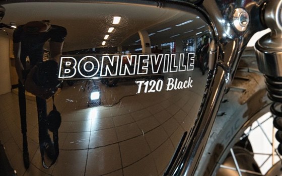 Gebrauchtmotorrad Triumph Bonneville T120 Black - Bild 23