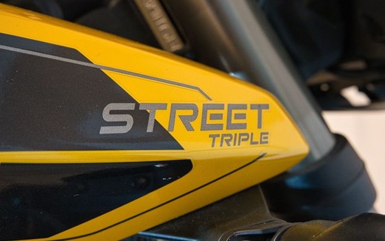 Gebrauchtmotorrad Triumph Street Triple RS - Bild 17