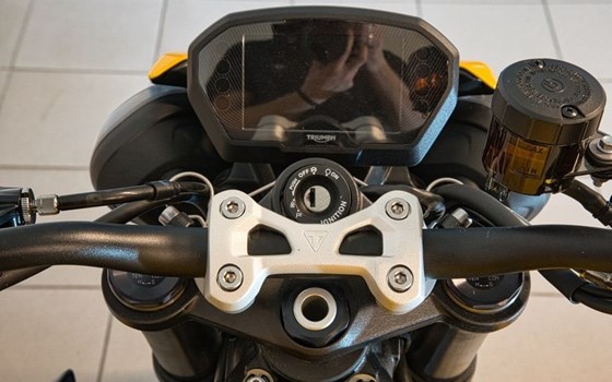 Gebrauchtmotorrad Triumph Street Triple RS - Bild 8