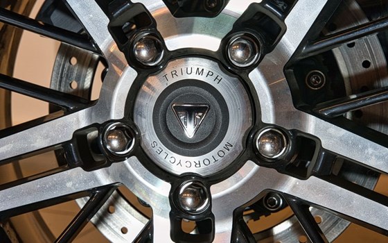 Gebrauchtmotorrad Triumph ROCKET 3 GT CHROME EDITION - Bild 6