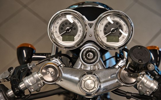 Gebrauchtmotorrad Triumph Thruxton RS - Bild 12