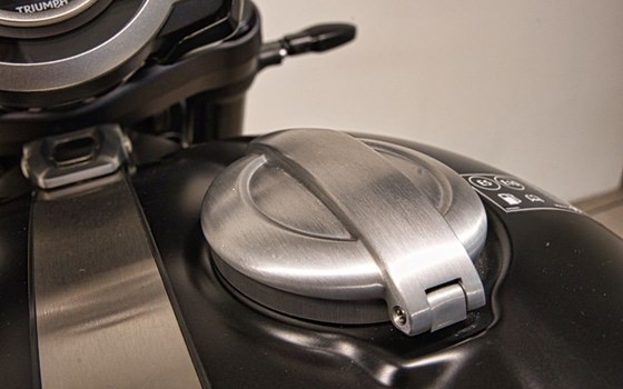 Gebrauchtmotorrad Triumph Rocket 3 Storm GT - Bild 14