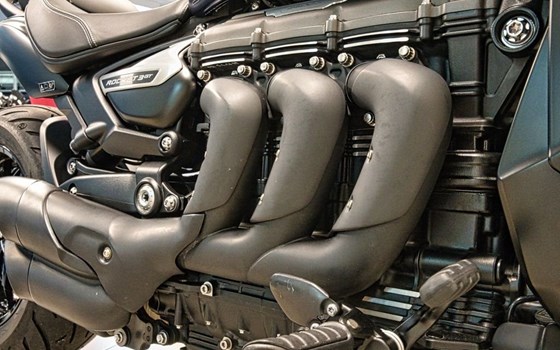 Gebrauchtmotorrad Triumph Rocket 3 Storm GT - Bild 16