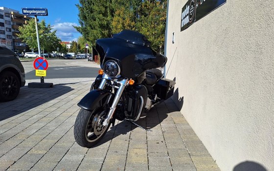 Gebrauchtmotorrad Harley-Davidson Street Glide FLHX - Bild 6 Gebrauchtmotorrad Harley-Davidson Street Glide FLHX - Bild 6