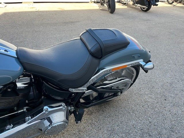 Harley-Davidson Softail Fat Boy 114 FLFBS (Sharkskin Blue) - Bild 10