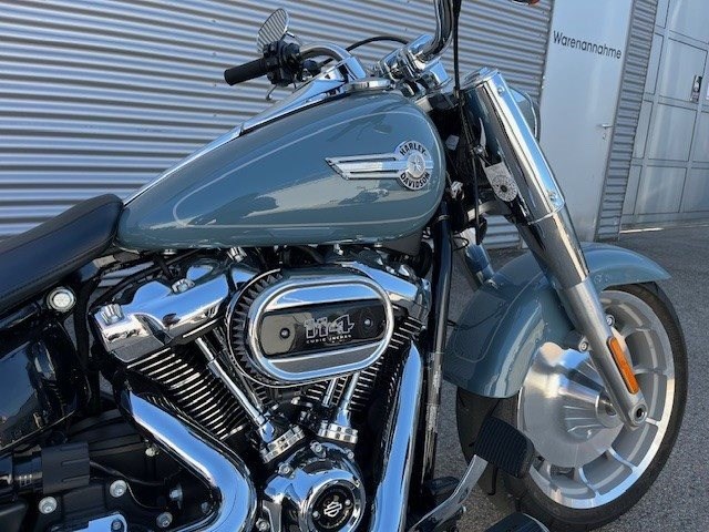 Harley-Davidson Softail Fat Boy 114 FLFBS (Sharkskin Blue) - Bild 3