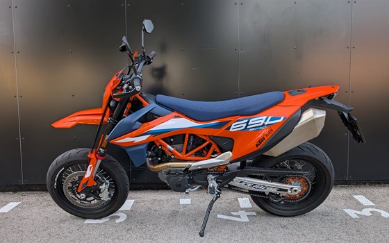 Gebrauchtmotorrad KTM 690 SMC R - Bild 2 Gebrauchtmotorrad KTM 690 SMC R - Bild 2